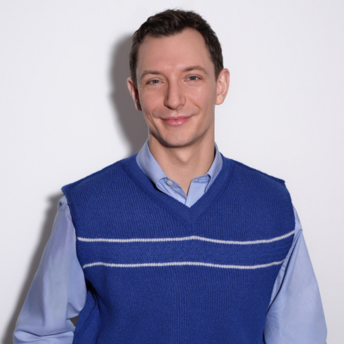 Headshot of Christopher Skinner, the chief revenue officer at Front Row