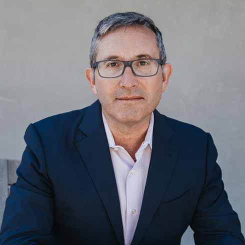 Headshot of Tom Hale, the chief executive officer at ŌURA Health
